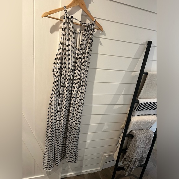 Torrid Black White Arrow Print Halter Maxi Dress - Picture 7 of 11